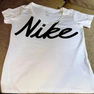 Sale NIKE THE NIKE TEE WOMEN SHORT SLEEVE WHITE ROUND NECK DRI FIT SIZE SMALL